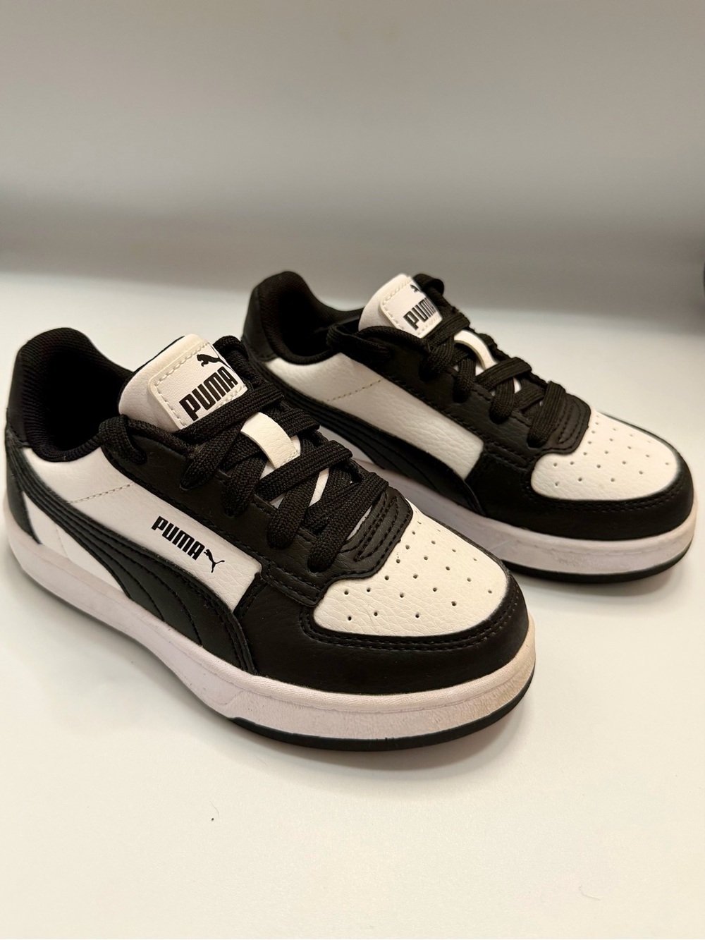 Kids Black and White Low-Top Sneakers Size 11C